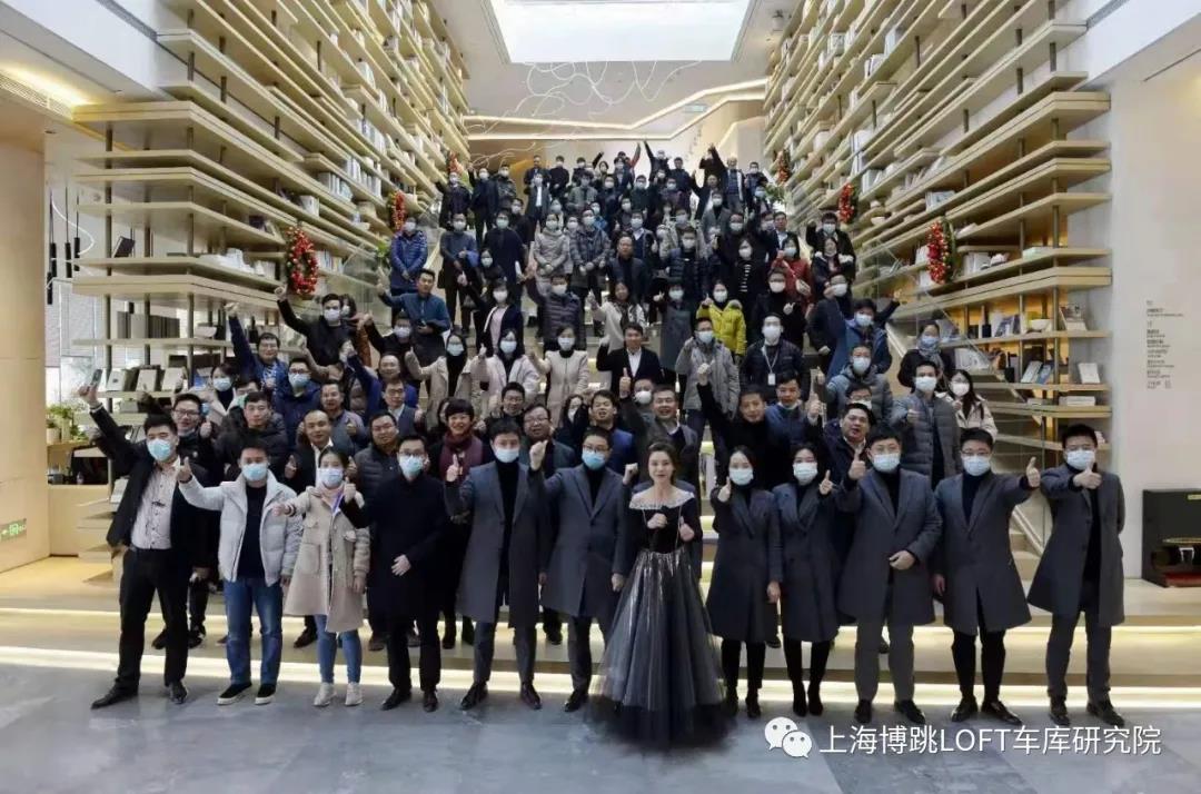 琼海全国一百多人在华侨城汉口道6号参观研讨LOFT专利车库技术！